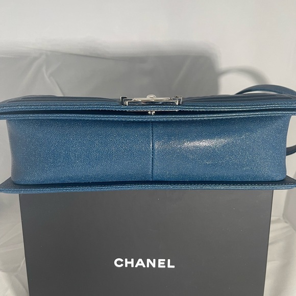 CHANEL 19B Medium Blue Caviar Boy Bag - Picture 5 of 12